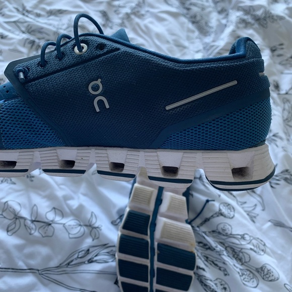 On Running cloud shows (men’s 9, women’s 10.5) - Picture 5 of 5